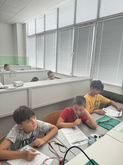 ЛЯТНА STEM ЗАНИМАЛНЯ ,, Наука без граници '' 12